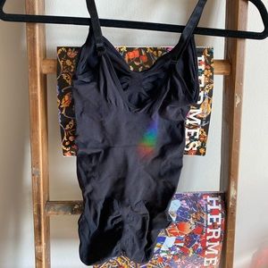 NWOT Skims Sculpting Body Suit